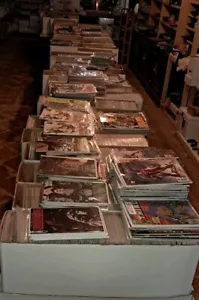 Random Lot Of 30 Comic Books- DC- Marvel- Varient-Venom-Dark Horse- Etc; - Picture 1 of 3