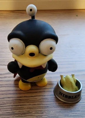 Figura Vinilo Kidrobot X Futurama Nibbler Serie 1 Foto 1 de 2