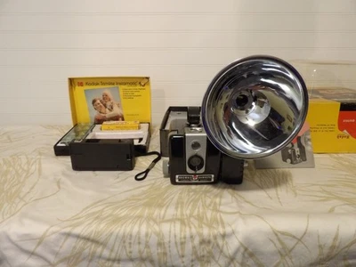 Cámara Kodak de colección de los años 50 Hawkeye y Trimline Instamatic 18 en caja Foto 1 de 4