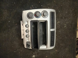 02-05 HONDA CIVIC SI EP3 HATCHBACK CLIMATE CONTROL RADIO BROKEN VENTS OEM - Picture 1 of 5