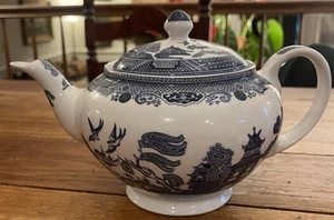 Large Vintage Johnson Bros. Blue Willow Teapot & Lid England - Picture 1 of 7