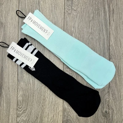 Pacote com 2 meias Free People Movement logotipo listrado tubo última volta preto mel da sorte - Imagem 1 de 4