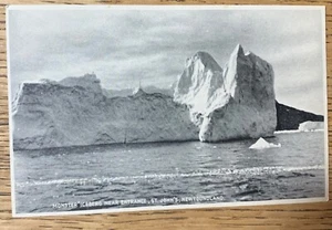 Monster Iceberg Near the Entrance to St. John's, Neufundland, Kanada - Bild 1 von 2