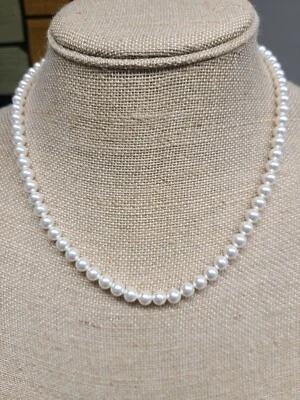 Collar Anthropologie Classic de perlas de 6 mm Foto 1 de 3