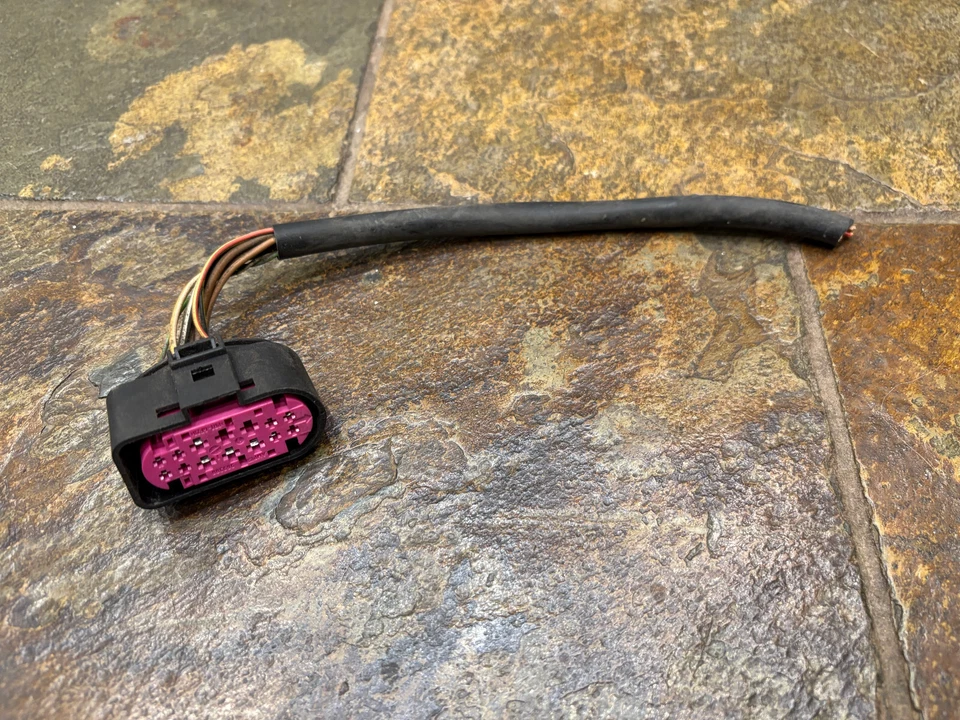 2005 - 2008 奥迪 A6 头灯头灯尾灯连接器插头接线 — 第 1/1 张图片