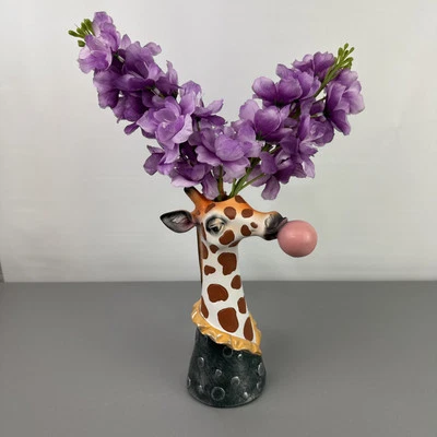 Florero divertido creativo de resina de goma de mascar para jirafa soplando una burbuja Foto 1 de 4