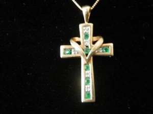 Schönes 10K Gelbgold Smaragd und Diamant Kreuz mit Halskette #1348 - Bild 1 von 6