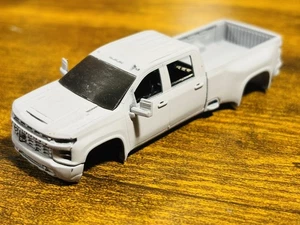 1/64 Greenlight/m² 3D Chevy Dually 4 Door Full Kit (grundiert) ohne Räder. - Bild 1 von 2