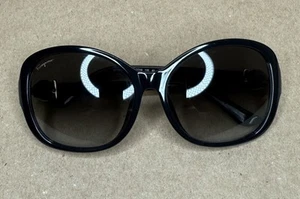 Occhiali da sole donna Salvatore Ferragamo | montature nere di design | SF Italy 135 mm - Foto 1 di 6
