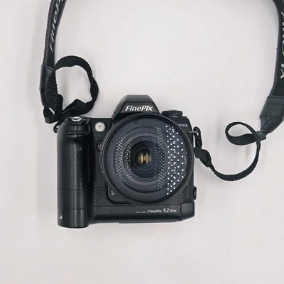 Fujifilm FinePix S2 Pro 6.2MP Digital SLR  w/ Nikon Nikkor AF 28-200mm tested  - Image 1 of 4