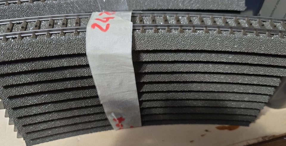 Lotto di 10 Märklin 24224, binari C nuovi, senza scatola. - Immagine 1 di 1