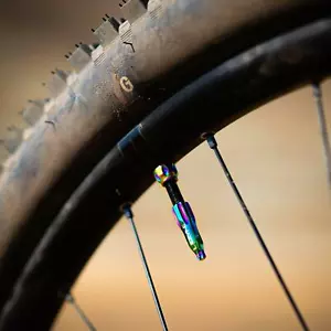 Lezyne CNC Tubeless Ventile - Neo Metallic - 44 mm, 60 mm oder 80 mm - Bild 1 von 4