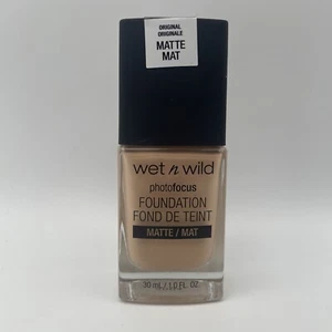 Wet n Wild, Photo Focus Foundation Dewy, Weightless Soft Beige - Picture 1 of 3