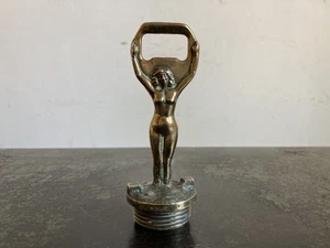 Vintage Repurposed Brass Oil Can Cap Nude Lady Bottle Opener Barn Salvage - Foto 1 di 18