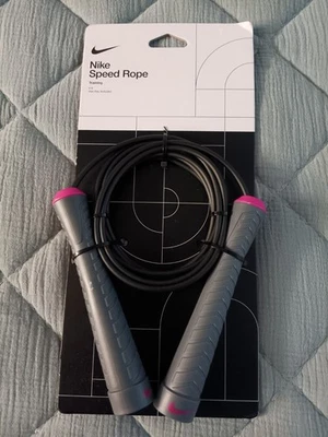 NUEVO EN PAQUETE NIKE CUERDA DE VELOCIDAD CUERDA DE SALTO ENTRENAMIENTO AJUSTABLE 9 pies LONGITUD DE CUERDA HEXAGONAL,,MIRA  Foto 1 de 4