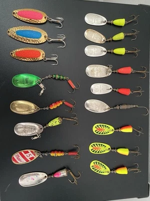 Lote de 17 señuelos de pesca con estuche - Mepps / Zorro Azul  Foto 1 de 4