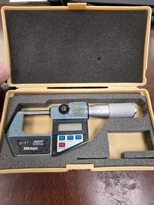 Mitutoyo 293-765-10 Digital Electronic Micrometer 0-1" Range - Picture 1 of 3