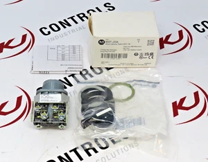 Interruptor selector Allen-Bradley 800T-J20A 30 mm, 3 posiciones, retorno de resorte, 1NO 1NC - Imagen 1 de 3