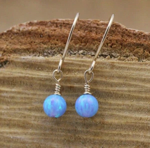 Winzige blaue Opalkugel Perlen hängende Tropfen Ohrringe goldgefüllt Damenschmuck - Bild 1 von 13