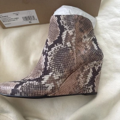 Bota Jessica Simpson pele de cobra. Novo com etiquetas, nunca foi usado!! Tamanho 7 - Imagem 1 de 4