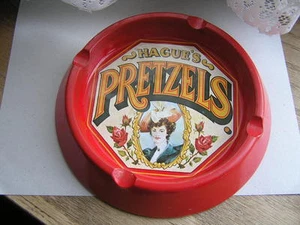 Cendrier publicitaire en étain bretzels de La Haye - Photo 1/2