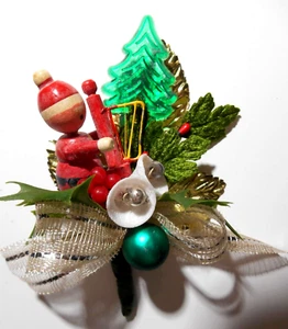 Vintage Handarbeit Weihnachten Holz SANTA mit scharfen gezuckerten Quecksilber Glocken Ornamente Corsage - Bild 1 von 6