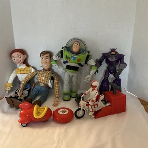 Walt Disneys TOY STORY - 1 JESSIE & WOODY Zugschnur, Talking Buzz, Duke, Zerg - Bild 1 von 20