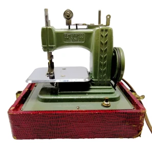 Vintage Betsy Ross Miniature Electric Sewing Machine, Model 707, w/Case - NICE! - Picture 1 of 9