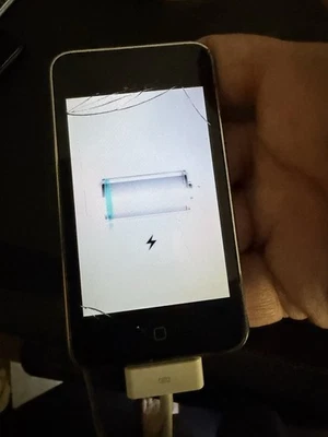 Apple iPod touch 2nd Generation BLACK 32GB BROKEN - Image 1 of 3