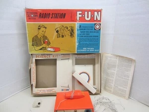 Vintage International Rectifier RADIO STATION F-U-N Transistor Kit w/Box - Bild 1 von 13