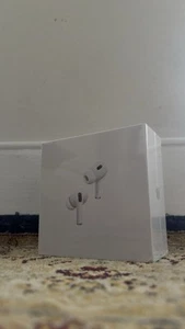 Apple AirPods Pro 2nd Generation with MagSafe Wireless Charging Case - White - Photo 1 sur 3