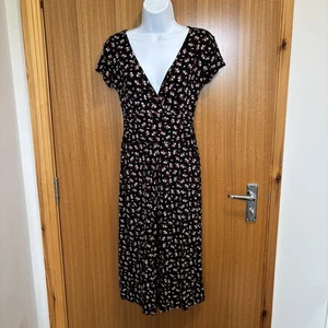 Boohoo Jumpsuit Women's Size UK 8 Black Red White Floral Culotte Cropped V-Neck - Picture 1 of 20