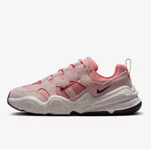 DR9761-202 Nike Tech Hera Rosa Rot Weiss Damen Turnschuhe Sportschuhe Lebensstil - Picture 1 of 7