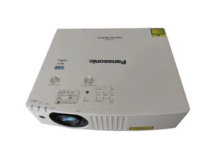 Panasonic PT-VMZ50 Projecteur Portable Professionnel 3LCD Lumineux 5200 Lumens WUXGA - Photo 1/5