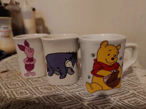 Eeyore and Piglet and Pooh Mugs. Child Size. Disney Characters. Winnie The Pooh - Foto 1 di 8