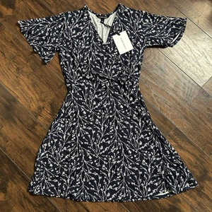 NWT 41 Hawthorn Size Small Elisse Knit Surplice Dress Jersey Floral Navy - Picture 1 of 6