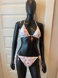 Bikinis - Picture 1 of 5