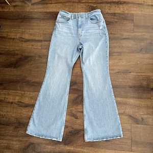Levi's Ribcage Bell Flare Light Wash Denim Jeans Casual Festival 30 X 32 NWOT - Picture 1 of 9
