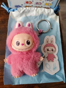100% AUTHENTIC! Mini Labubu "Q" FUSCIA LETTER Pin For Love PENDANT! POP MART!🔥3 - Picture 1 of 5
