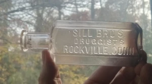 BOTELLA FARMACIA FARMACIA 1888 DROGADICTOS ROCKVILLE, CONN SILL BROS FECHADA - Imagen 1 de 6