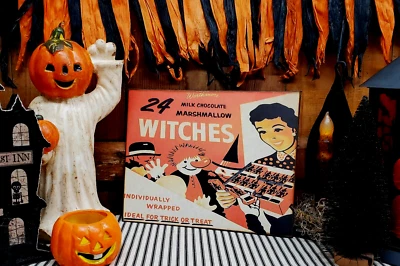 旧现代复古复古风格万圣节糖果盒广告女巫标志 — 第 1/4 张图片