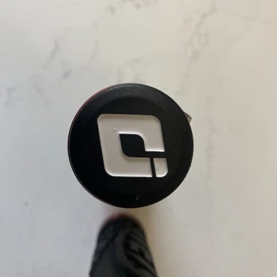 Empuñaduras de bicicleta de montaña ODI YETI con bloqueo para MTB con collares de bloqueo rojos Foto 1 de 4