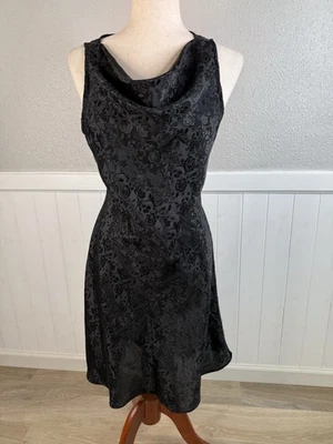 Mini Vestido De Colección Años 90 Cuello Capucha Talla 10 Mediano Brocado Negro Y2K Bruja Oscuro Romántico Foto 1 de 4