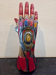 Marvel Legends Series Endgame Iron Man Nano Gauntlet Articulated Electronic Fist - Bild 1 von 9