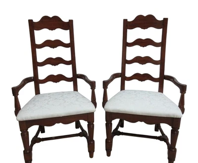Par de sillones Pennsylvania House con respaldo de escalera de cerezo para comedor Foto 1 de 4