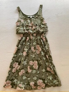 American Rag Cie Kleid Damen XS grün Blumen Rüschen Stufen gesmokt U-Ausschnitt - Bild 1 von 9