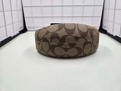 Estojo grande para óculos de sol COACH marrom assinatura C monograma capa dura - Imagem 1 de 4