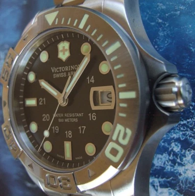 SUPER Bonito Ejército Suizo Para Hombre DIVE MASTER 500 TITANIO~43mm~Esfera Negra~Pulsera Ti Foto 1 de 4