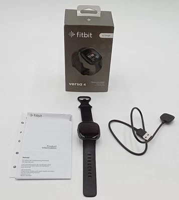 Reloj inteligente Fitbit Versa 4 usado grafito aluminio con banda negra Foto 1 de 4