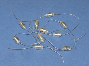 10 Piece Iron Styroflex Condensor 3900pF 3,9nF 63V 2,5% Φ 5,5 x 10,5mm - Picture 1 of 1